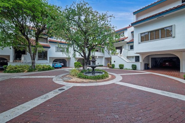 2000 S Bayshore Dr #72 Miami, FL 33133