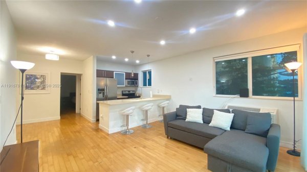 7171 Bay Dr #7 Miami Beach, FL 33141