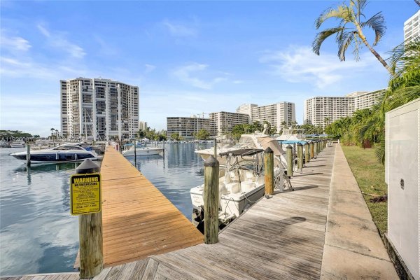 531 Leslie Dr Hallandale Beach, FL 33009