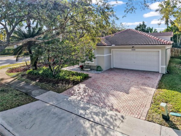 17080 NW 10th St Pembroke Pines, FL 33028