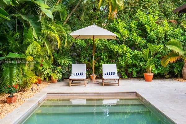 1737 SW 10th St Miami, FL 33135