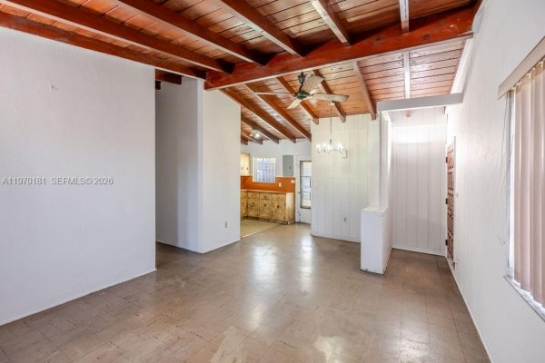 670 SE 1st St Hialeah, FL 33010