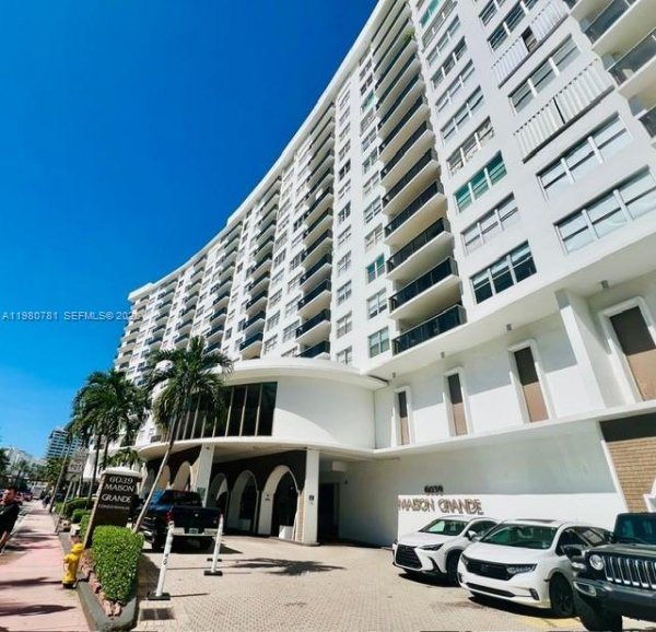 6039 Collins Ave #1223 Miami Beach, FL 33140