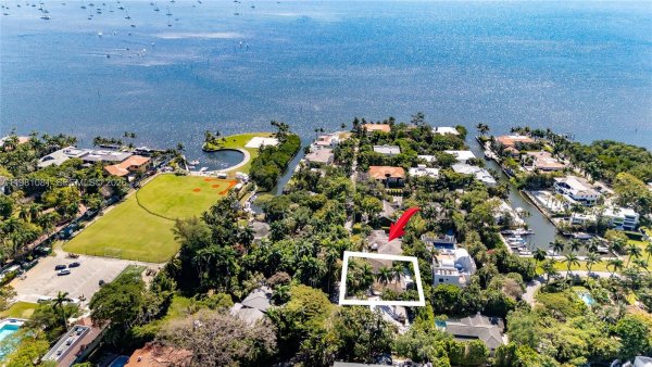 3370 Poinciana Ave Miami, FL 33133