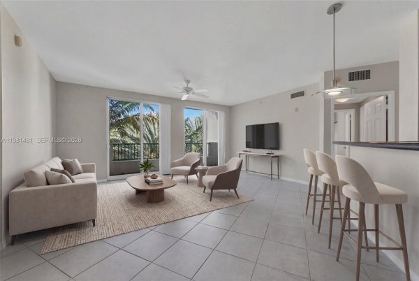 2421 NE 65th St #403 Fort Lauderdale, FL 33308