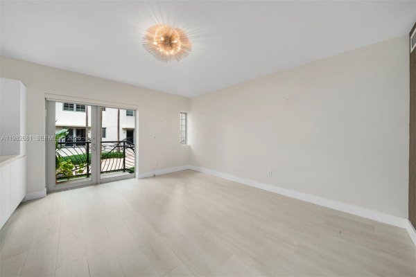 435 21st St #103 Miami Beach, FL 33139