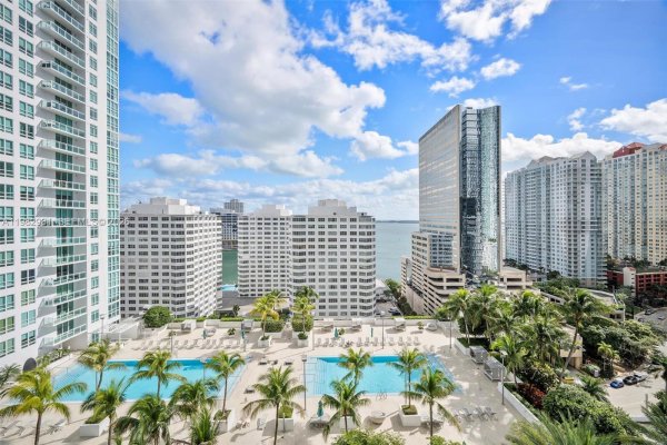 951 Brickell Ave #1806 Miami, FL 33131