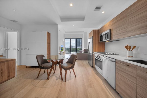 121 NE 34th St #L606 Miami, FL 33137