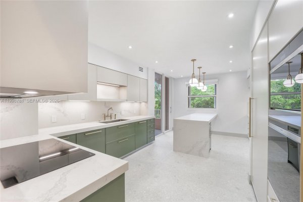 737 Crandon Blvd #301 Key Biscayne, FL 33149
