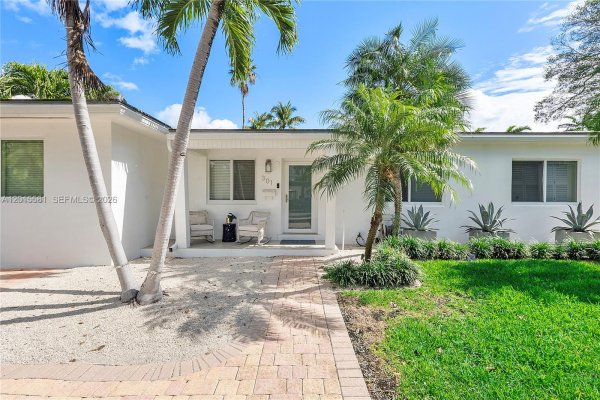 301 Hampton Ln Key Biscayne, FL 33149