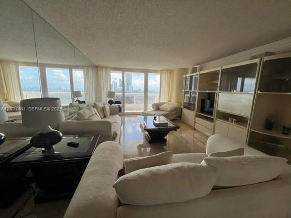 1717 N Bayshore Dr #A-2136 Miami, FL 33132