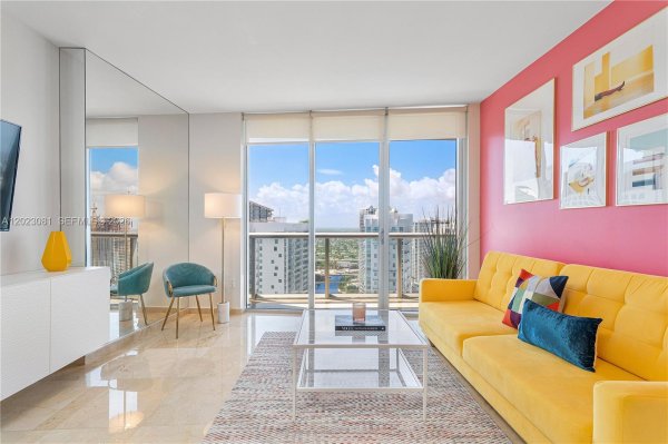 485 Brickell Ave #4206 Miami, FL 33131