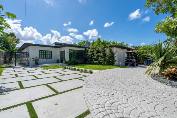 7850 Hawthorne Ave Miami Beach, FL 33141