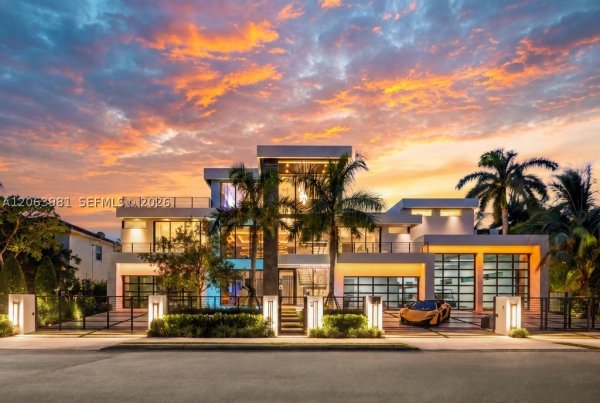 725 Poinciana Dr Fort Lauderdale, FL 33301