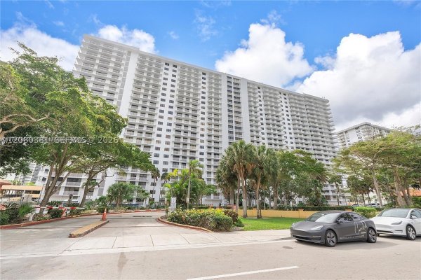 210 174th St #1201 Sunny Isles Beach, FL 33160