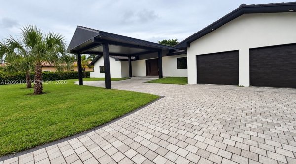 9505 SW 67th Ave Pinecrest, FL 33156