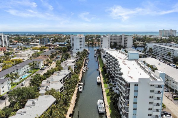 3051 NE 48th #702 Fort Lauderdale, FL 33308