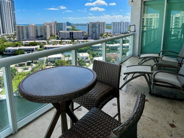 16500 Collins #2052 Sunny Isles Beach, FL 33160
