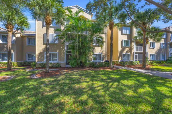 242 Village #2110 Tequesta, FL 33469