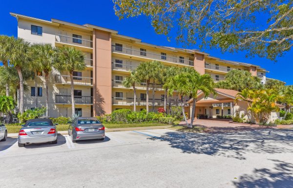 901 Seafarer #302 Jupiter, FL 33477