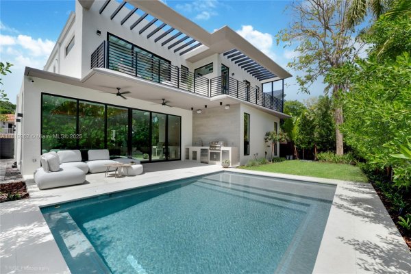 4110 Park Ave Miami, FL 33133