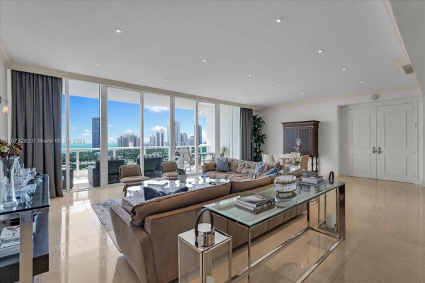 20155 NE 38th Ct #2002 Aventura, FL 33180 20155 NE 38th Ct #2002 Aventura, FL 33180