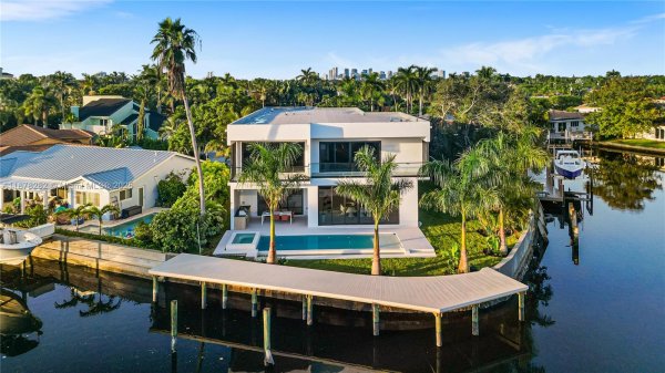 2033 NE 22nd St Wilton Manors, FL 33305 2033 NE 22nd St Wilton Manors, FL 33305
