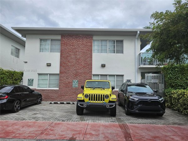 6905 Bay Dr #16 Miami Beach, FL 33141