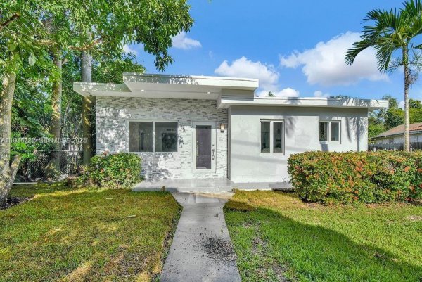 7902 SW 67th Ave South Miami, FL 33143