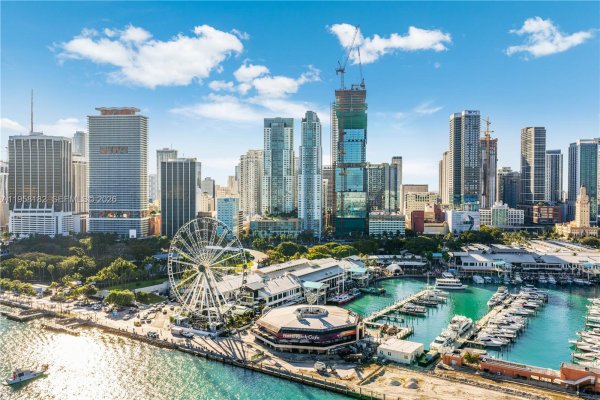 253 NE 2nd St #228 Miami, FL 33132