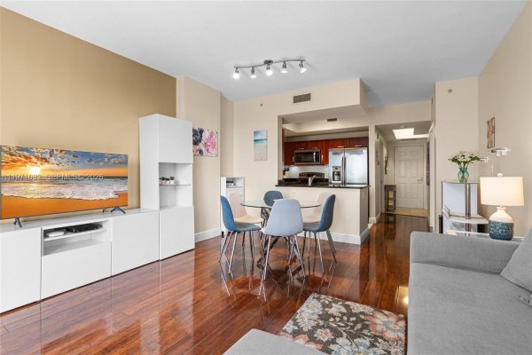 7275 SW 90th Way #404 Miami, FL 33156