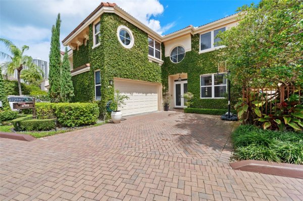 20815 NE 37th Ct Aventura, FL 33180