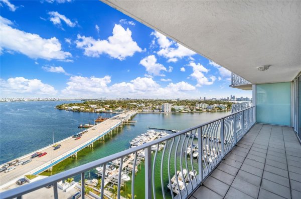 7601 E Treasure Dr #1917 North Bay Village, FL 33141