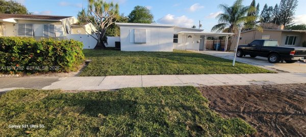 142 SE 4th Ave Boynton Beach, FL 33435