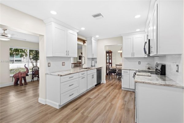 6945 NW 17th St Margate, FL 33063