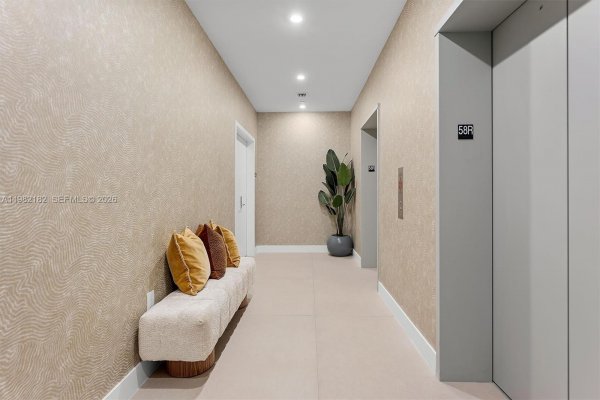 700 NE 24rd St #PH-5802 Miami, FL 33137