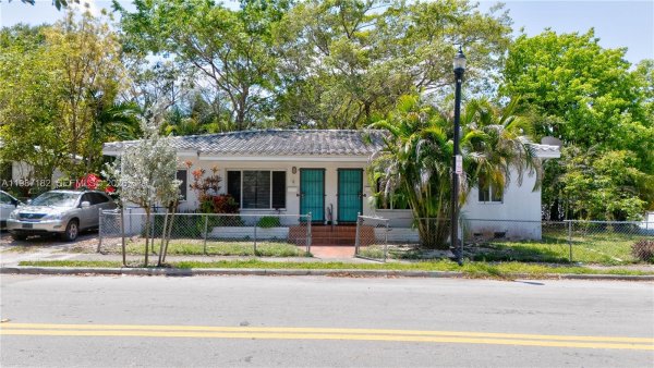 2 NE 45th St Miami, FL 33137