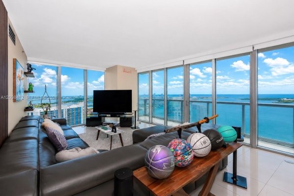 465 Brickell Ave #5101 Miami, FL 33131
