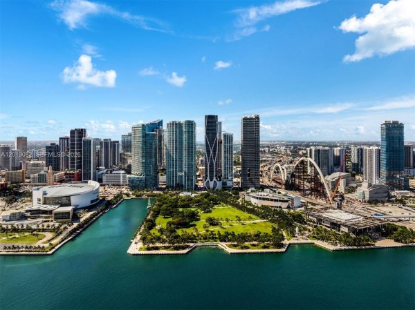 1000 Biscayne Blvd #5101 Miami, FL 33132