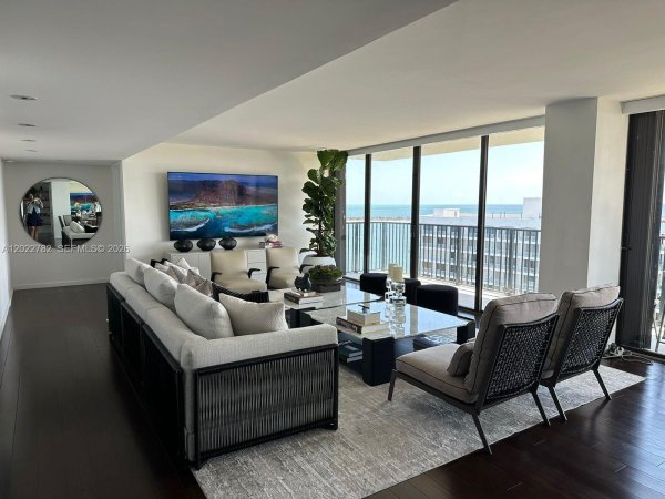 1450 Brickell Bay Dr #1907 Miami, FL 33131