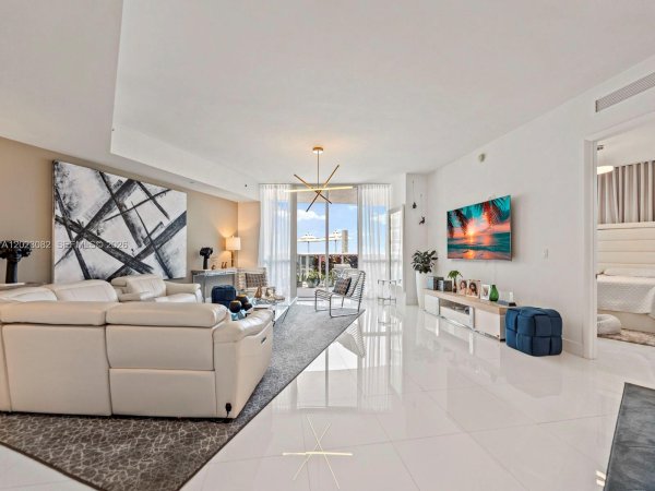 15901 Collins Ave #403 Sunny Isles Beach, FL 33160