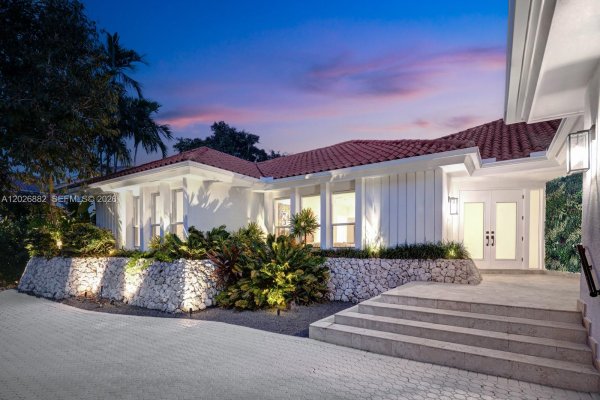 7155 E Lago Dr Coral Gables, FL 33143