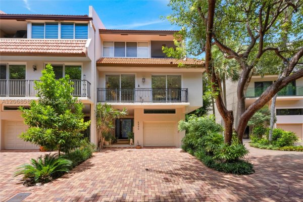 5996 Paradise Pt Dr Palmetto Bay, FL 33157
