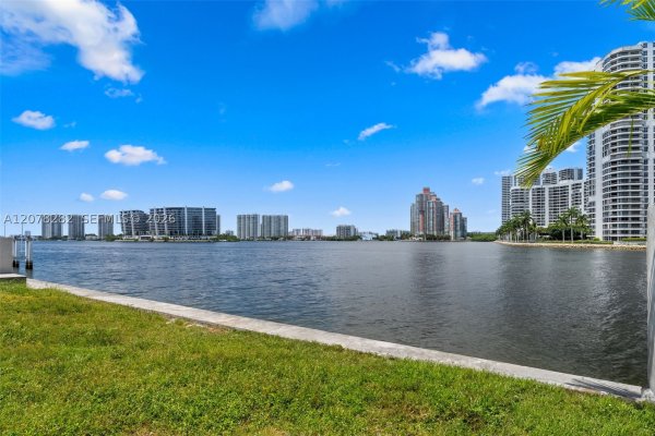 18970 N Bay Rd Sunny Isles Beach, FL 33160