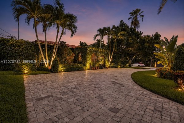 6811 SW 48th Ter Miami, FL 33155