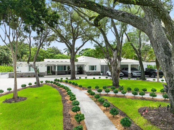 6750 SW 74th St South Miami, FL 33143