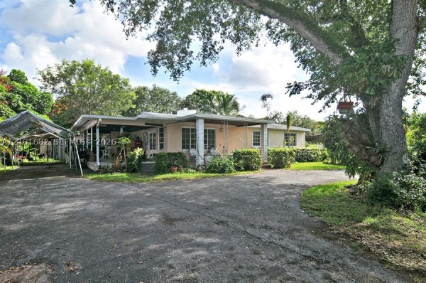 6851 Sunset Dr South Miami, FL 33143
