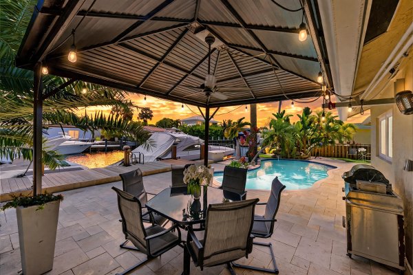 390 SE 12th Pompano Beach, FL 33060