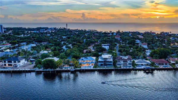 2103 N Riverside Dr Pompano Beach, FL 33062