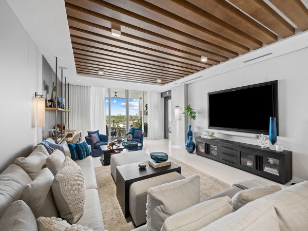 435 Bayshore Dr #703 Fort Lauderdale, FL 33304